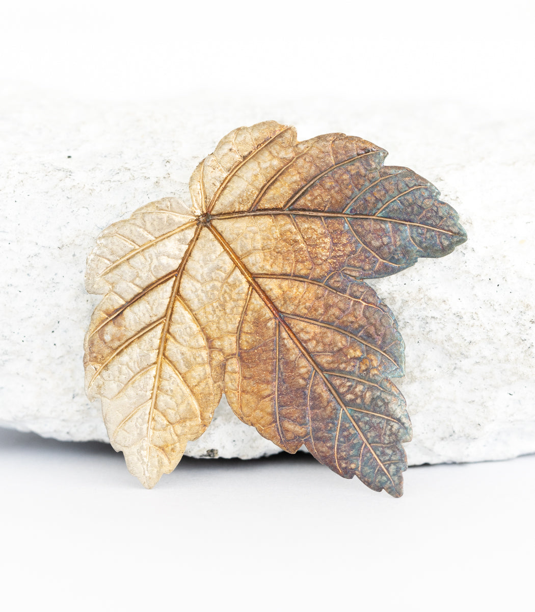 Silber Brosche Ahorn – handgefertigter Naturschmuck aus echtem Ahornblatt, Recyclingsilber – goodrun