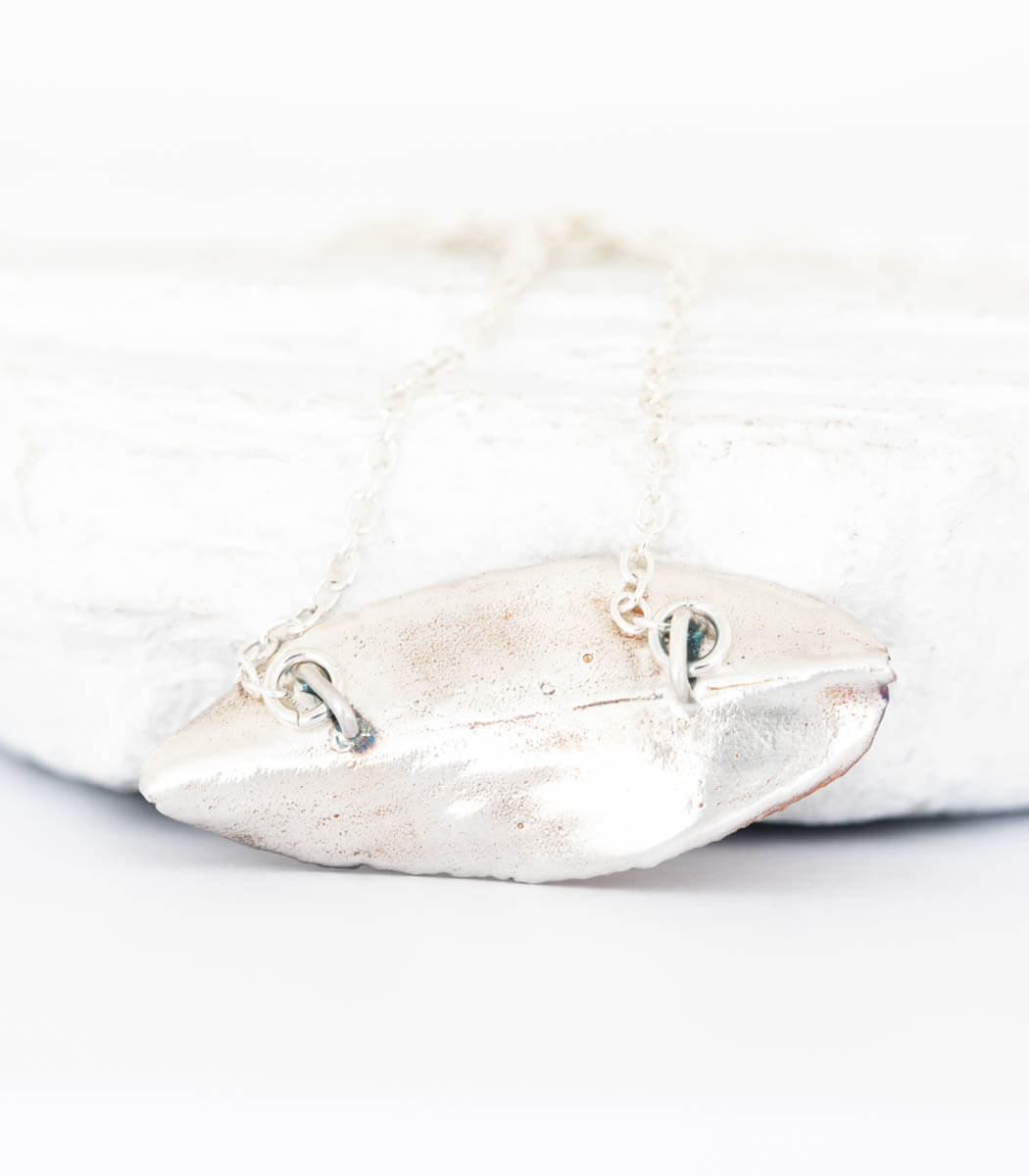 Silber Salbeiblatt Kette – Vorder- und Rückseite im Vergleich, natürliche Blattstruktur in Silber