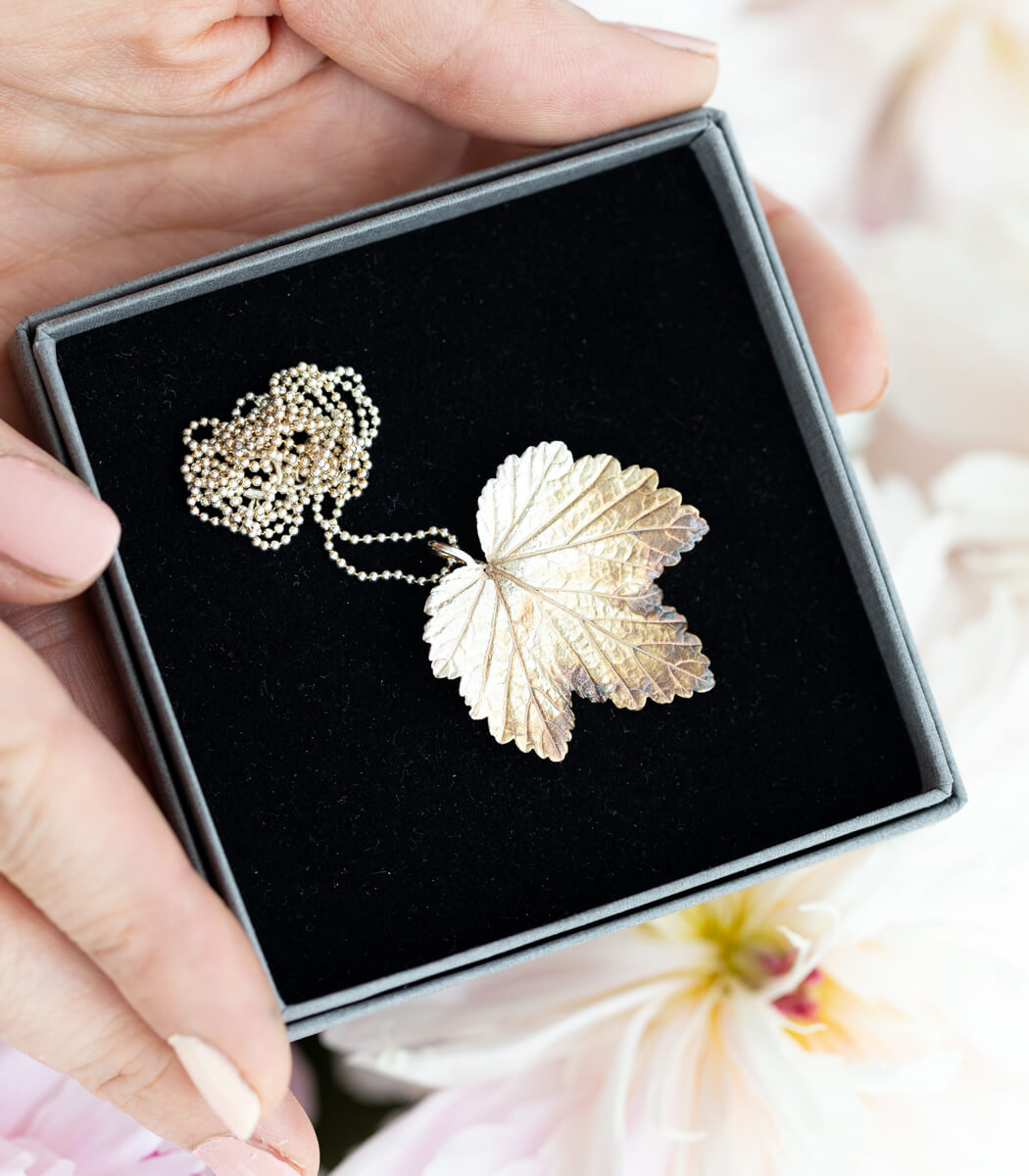 Silber Johannisbeere Kette – zweites Unikat am Hals, feiner Naturschmuck Anhänger von goodrun