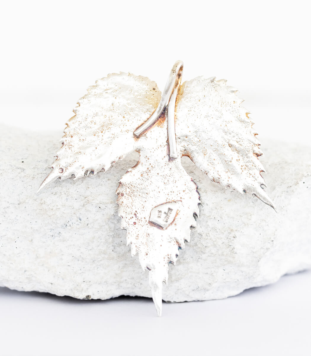 Silber Anhänger Hopfenblatt zweites Unikat – Rückseite, Naturschmuck aus echtem Hopfenblatt goodrun