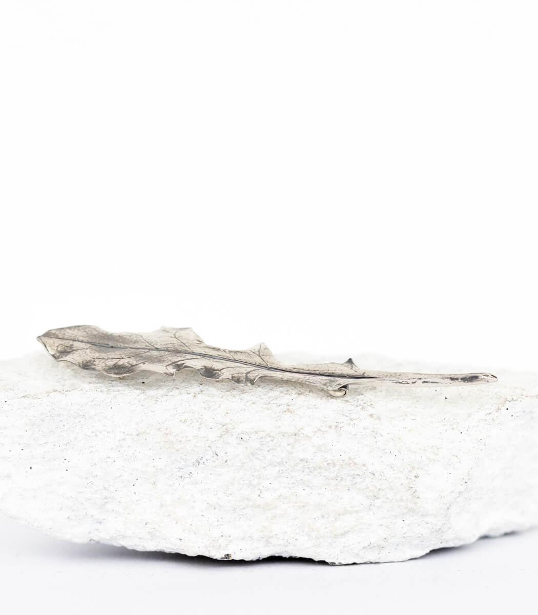 Löwenzahn Brosche Silber – zweites Stück Größenvergleich, handgefertigtes Naturschmuck Unikat