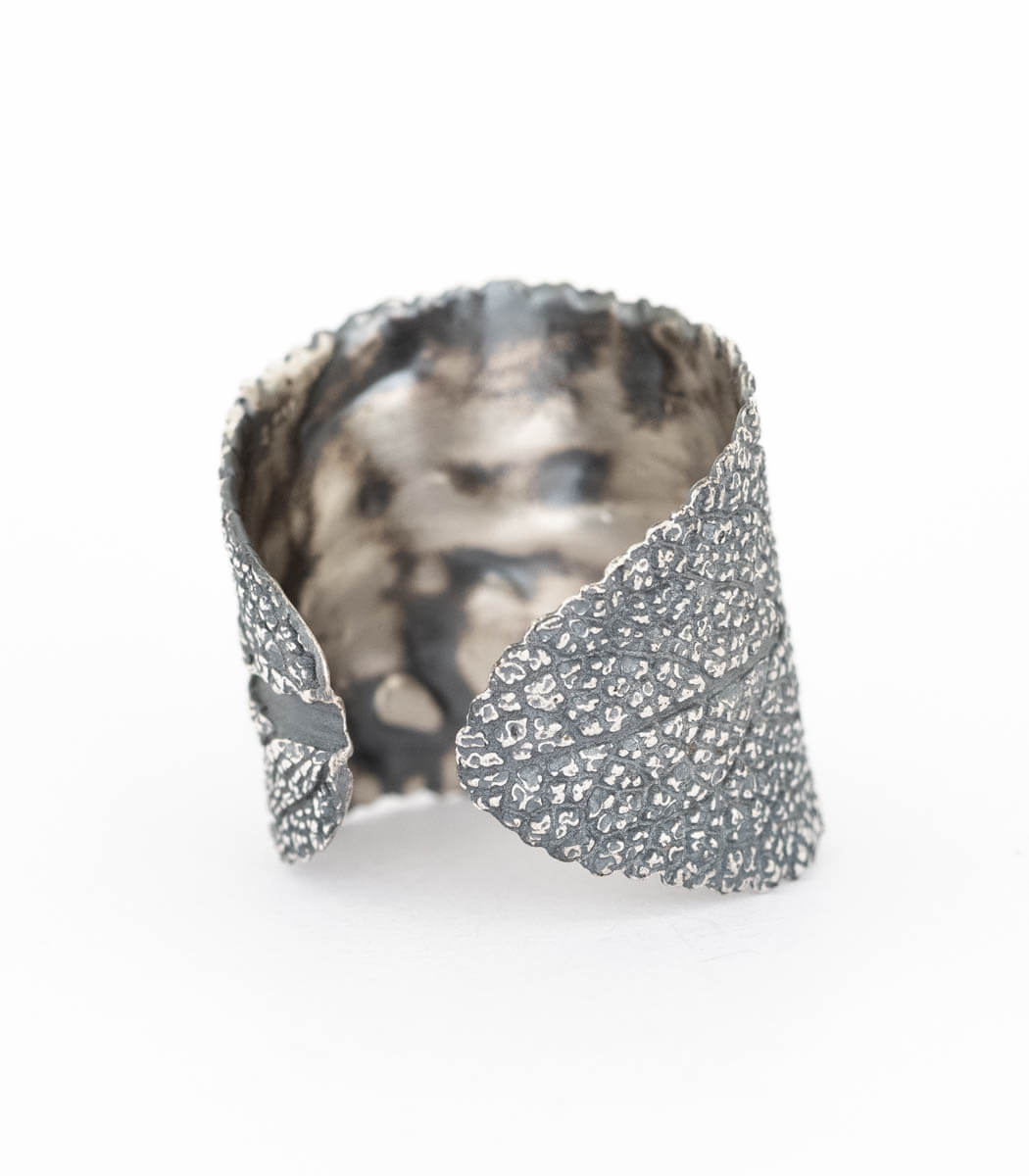 Salbeiblatt Silber Ring Gr. 57 getragen – Naturschmuck Ring am Finger, handgefertigtes Unikat