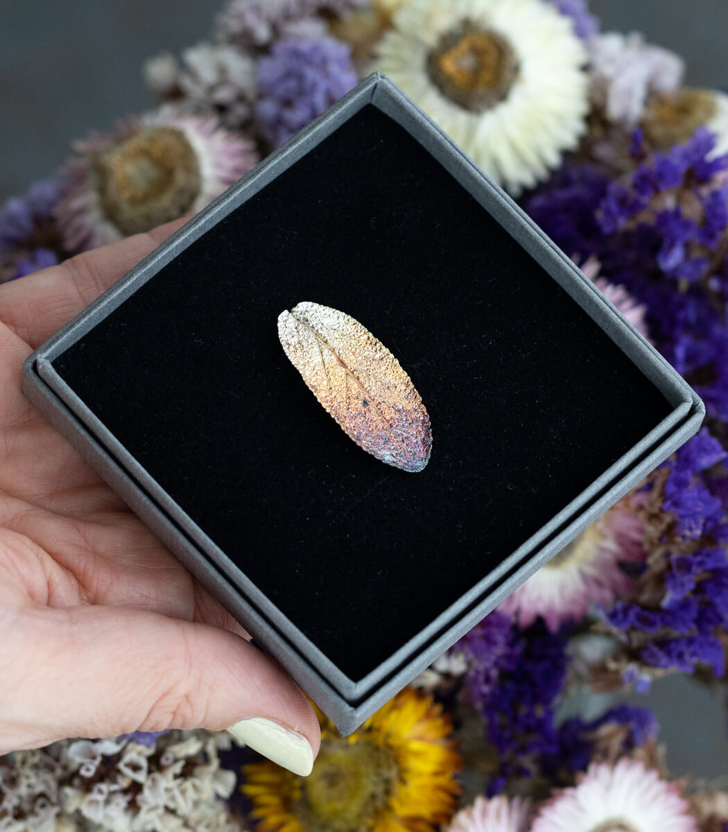 Salbeiblatt Silber Armband getragen – Naturschmuck am Handgelenk, handgefertigtes Unikat von goodrun