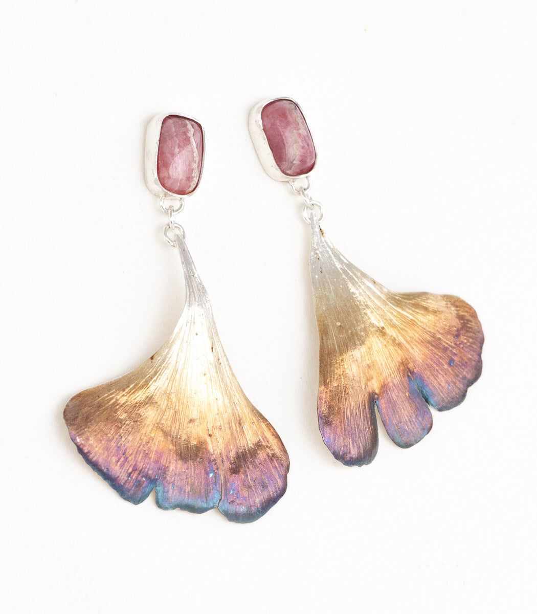 Silber Ohrhänger Ginkgo Rhodochrosit – getragen, Naturschmuck mit Ginkgoblatt von goodrun