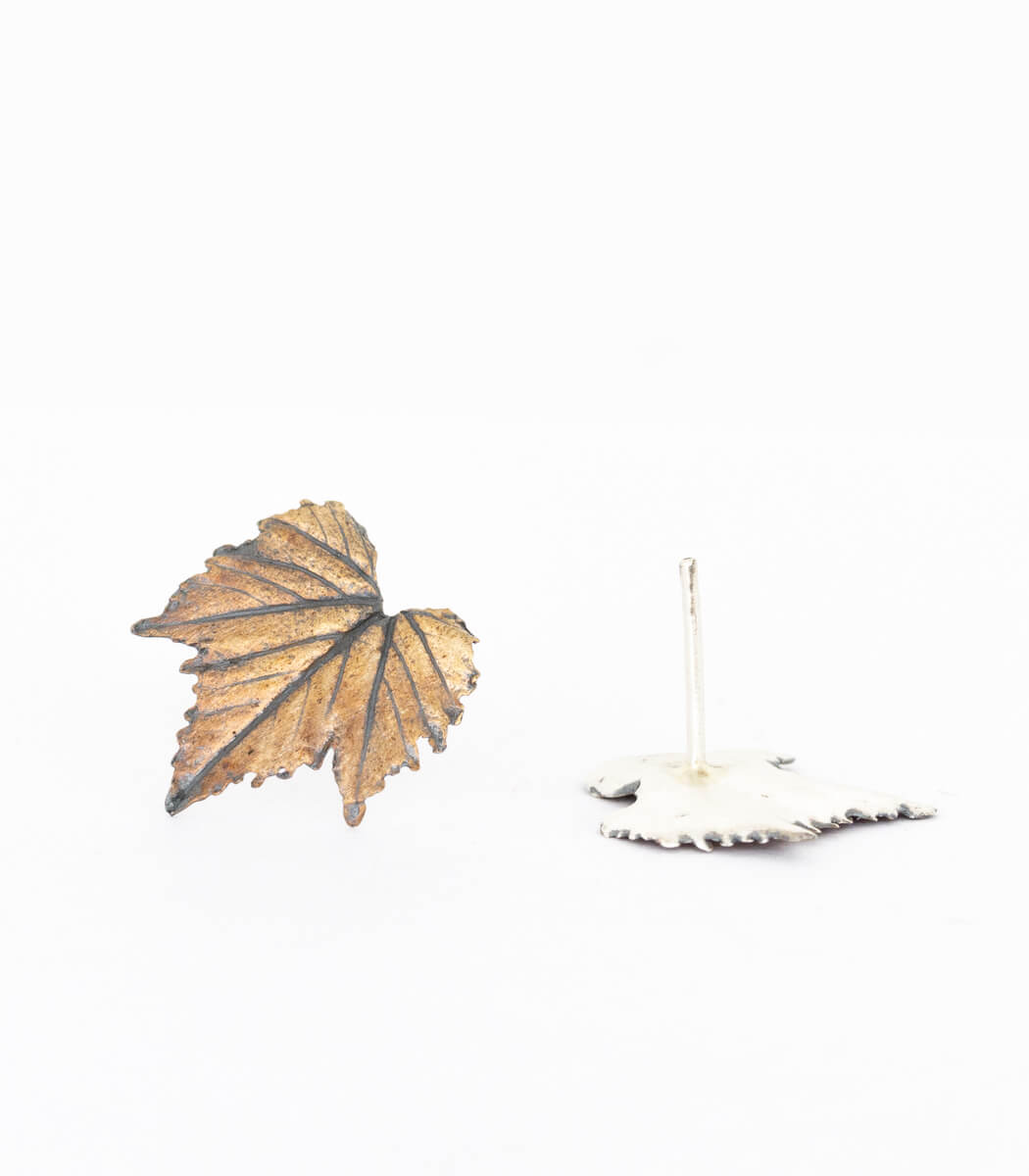 Silber Ohrstecker Weinblatt – Rückseite mit Schmetterlingsverschluss, Naturschmuck Unikat