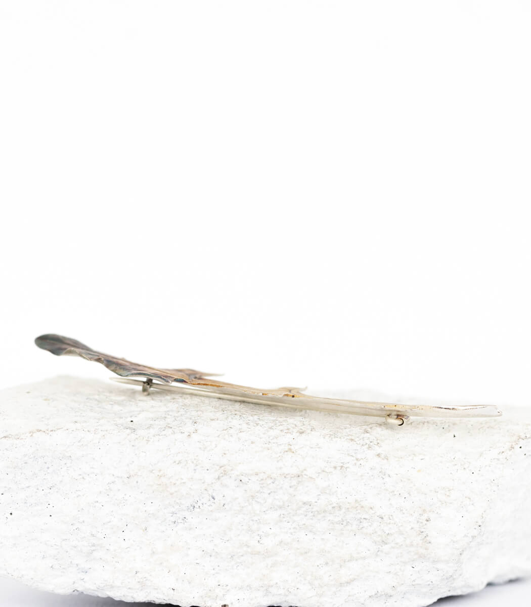 Löwenzahn Brosche Silber – Größenvergleich, handgefertigtes Naturschmuck Einzelstück von goodrun