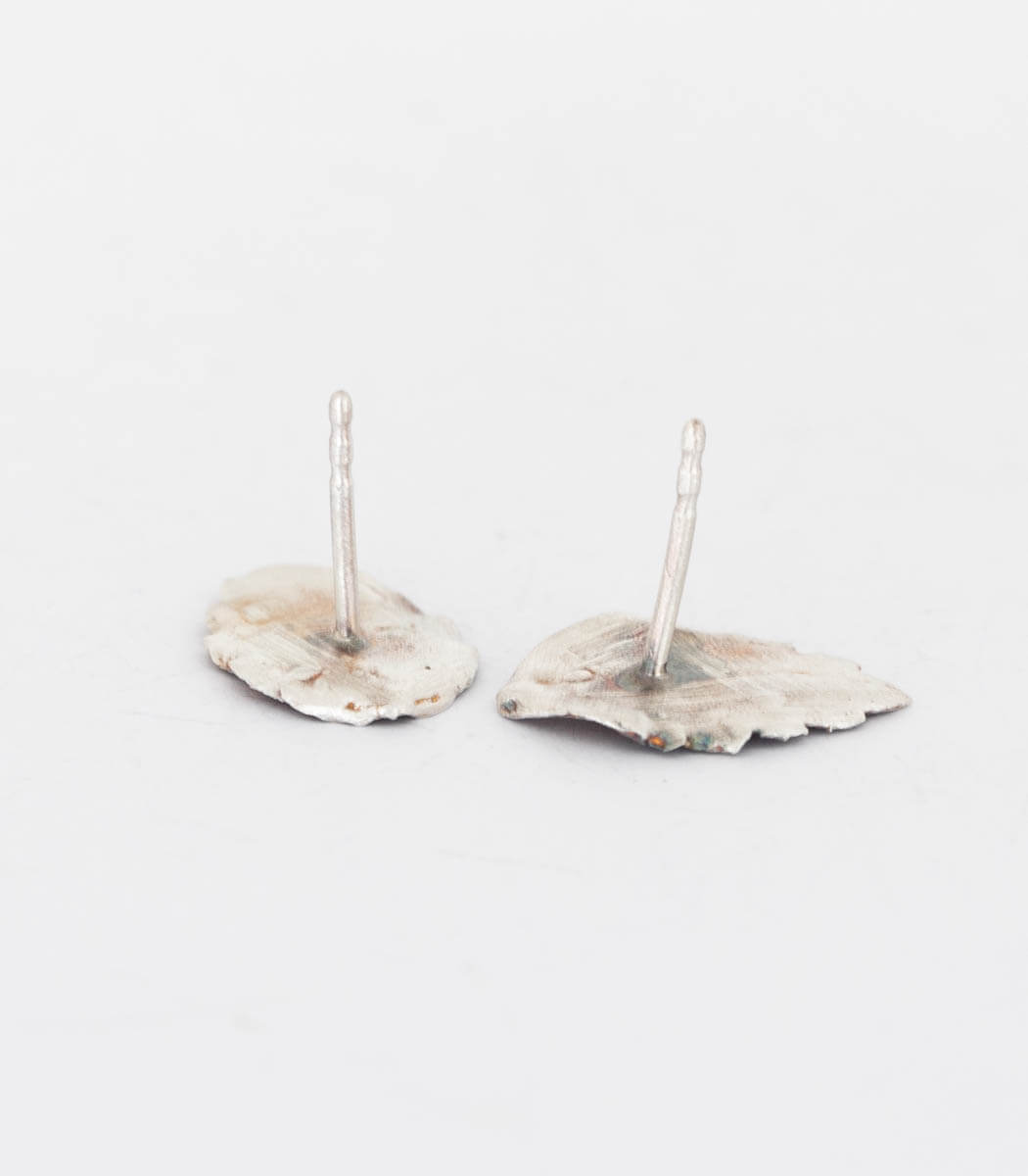 Silber Melisse Ohrstecker – Paar Detailansicht, handgefertigte Naturschmuck Ohrstecker goodrun