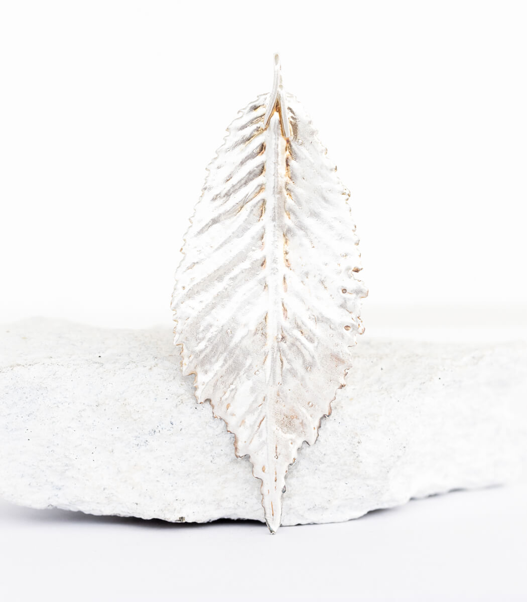 Silber Anhänger Ulme – zweites Stück Rückseite, Naturschmuck Einzelstück aus Recyclingsilber